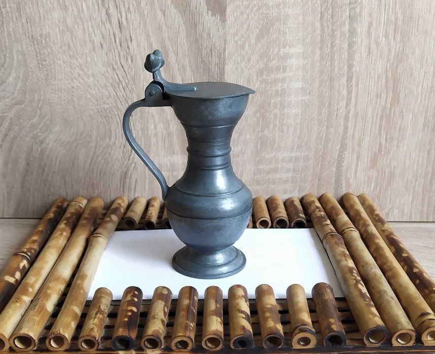 Mały cynowy dzbanek winny. Niemcy, lata 70