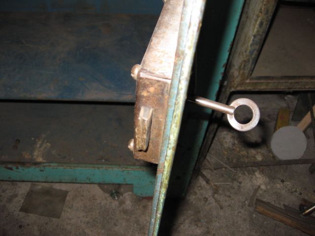 Продам шкаф/сейф металлический