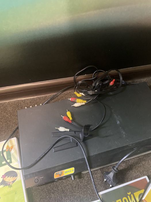 Продам DVD плеєр з караоке.