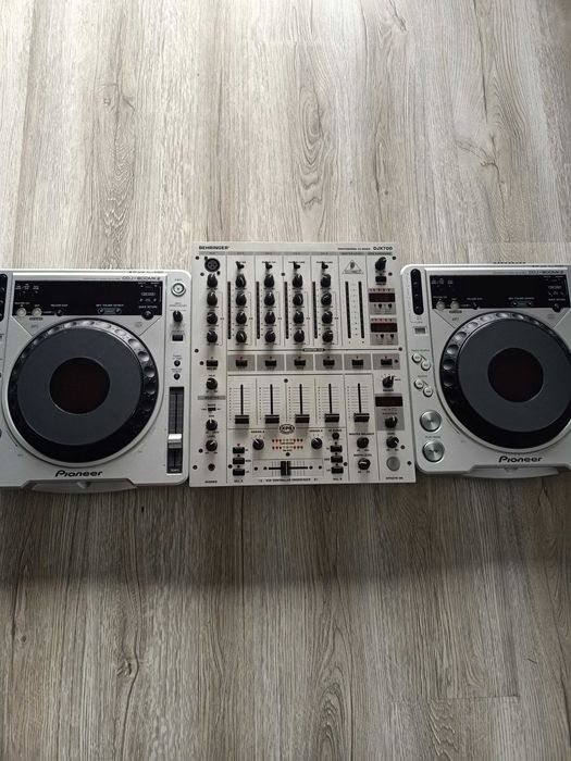 Pioneer CDJ800MK2 + Behringer DJX700
