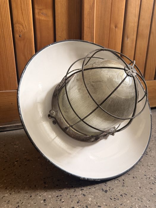Lampy loftowe przemysłowe vintage lata 50. – 9 szt. z kloszami + 5 bez