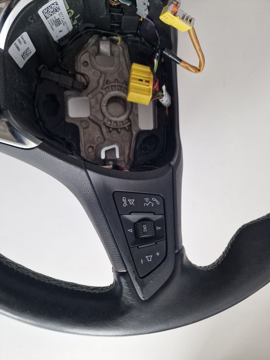 Opel Astra K, Corsa : kierownica grzana, skóra, multifukcja