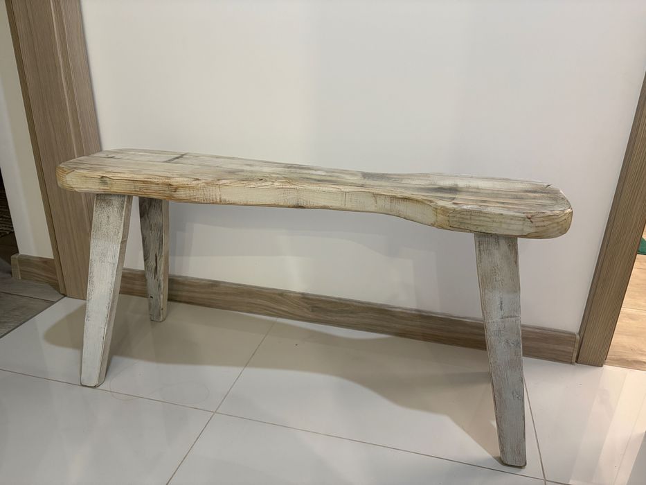 Ławeczka do sypialni drewniana