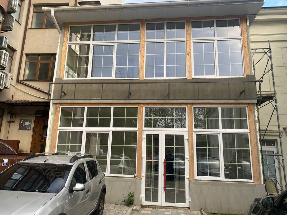 Аренда офисного помещения ул.Шевченко/Соборная 140м 25000грн