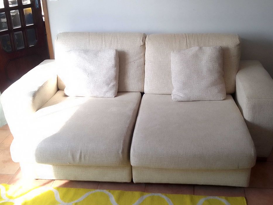 Sofá 3 lugares: sofá-cama e chez-long + 2 almofadas de conjunto