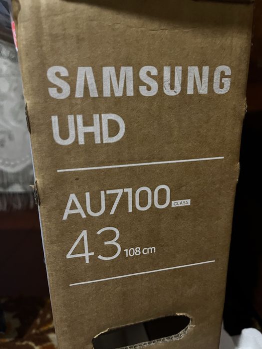 Телевізор на SAMSUNG AU7100 43 діагональ