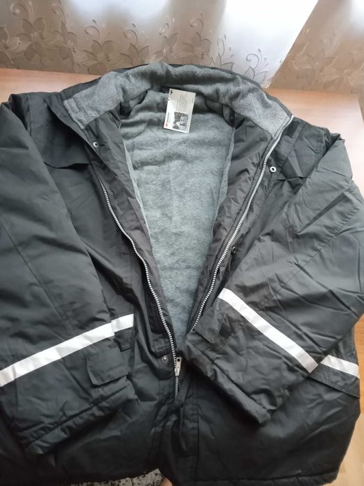 Куртка теплая непромокающая.