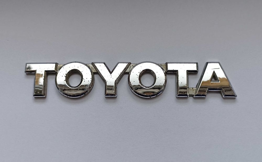 Napis Toyota Avensis II 03-09r