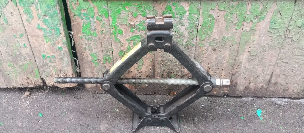 Домкрат б.у на 2 т проивзводство Канада.