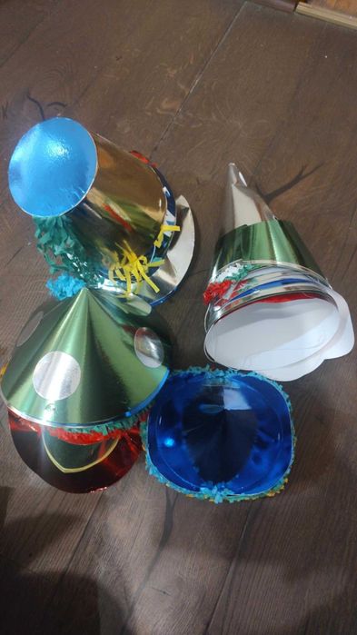 Papierowe czapeczki imprezowe