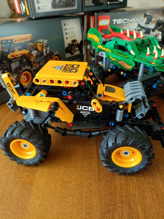 Конструктор LEGO Technic Monster с инерционным двигател