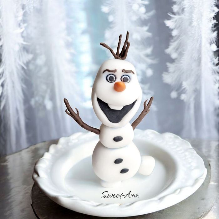 Olaf kraina lodu figurka na tort bałwanek