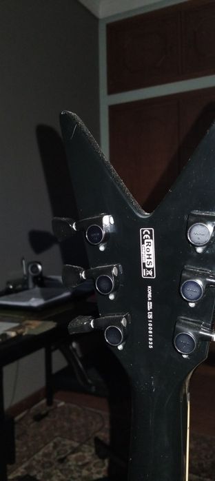 Guitarra Dean Tyrant Bloodstorm V