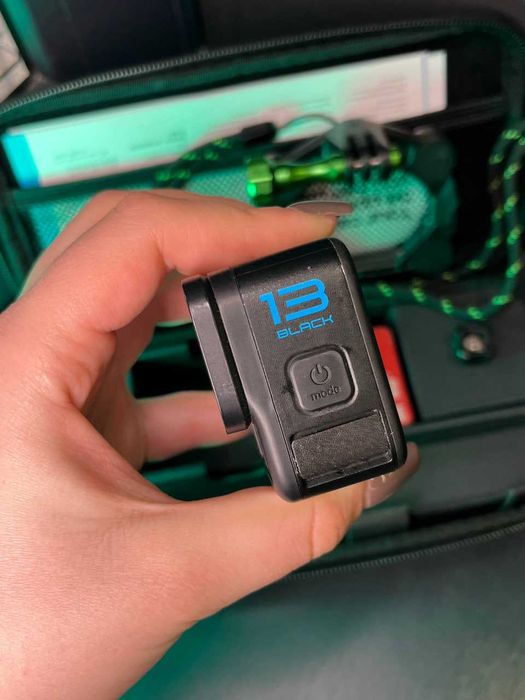 Екшн-камера GoPro Hero 13 з магнітним кріпленням