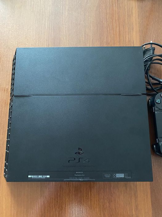 Продам Sony PlayStation 4