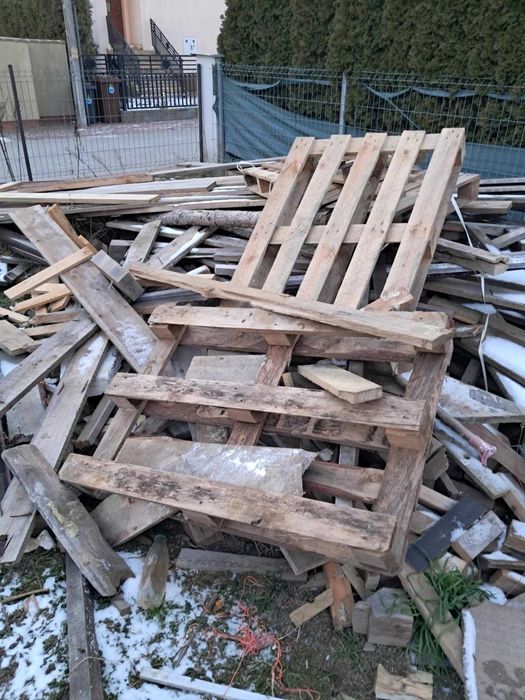 Drewno z rozbiórki dachu na opał