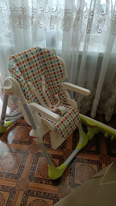 Продам стульчик для кормления Chicco Polly.