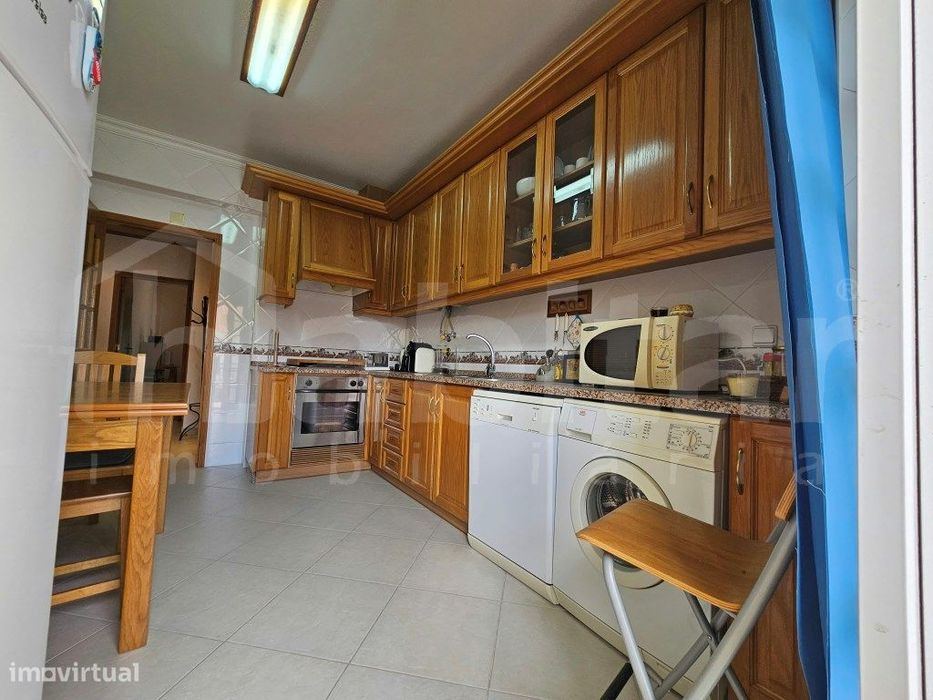 Apartamento T3 com 147 m², varandas, estacionamento e arrecadação