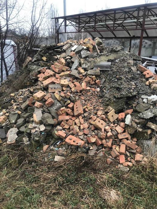 отдам битый кирпич,  куски камня,  цемента