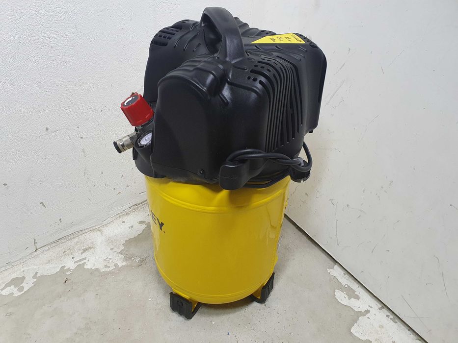 Kompresor Pionowy Stanley 24L 8 Bar