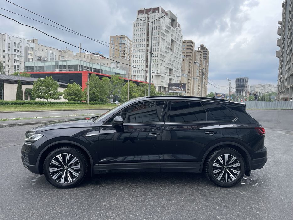 Продам VW Touareg 2021