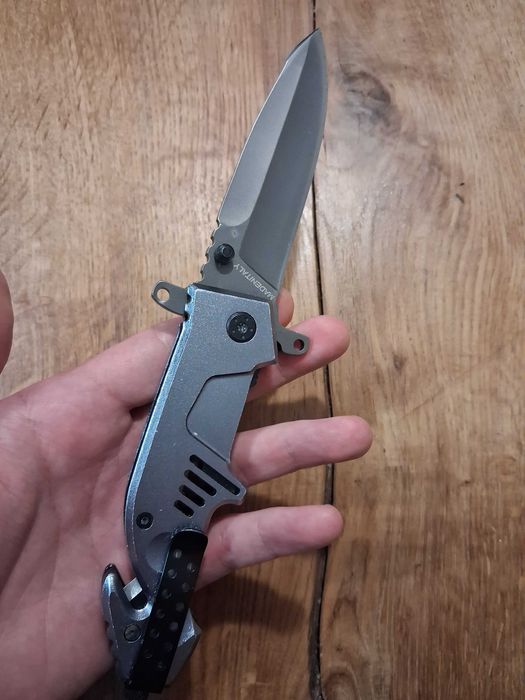 Складний ніж з стропорезом