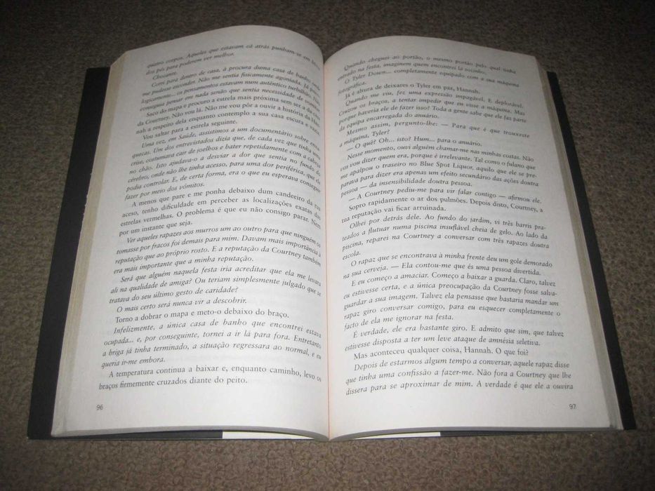 Livro "Por Treze Razões" de Jay Asher
