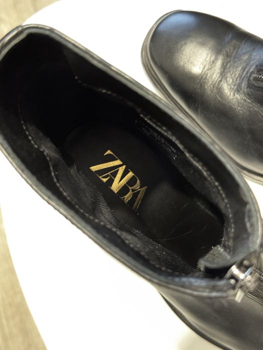 Шкіряні чоботи Zara