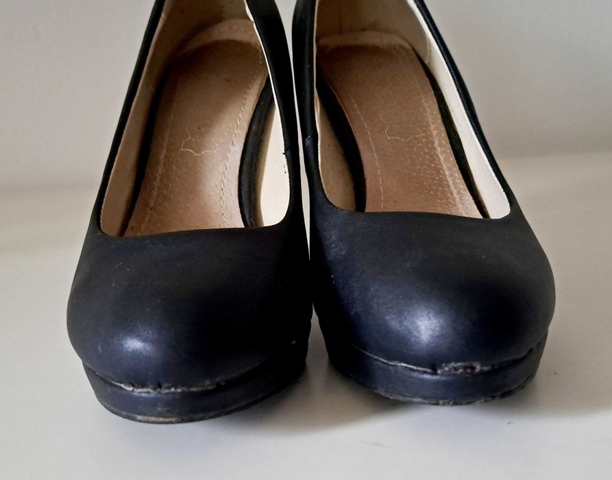 Czółenka na platformie rozm 36