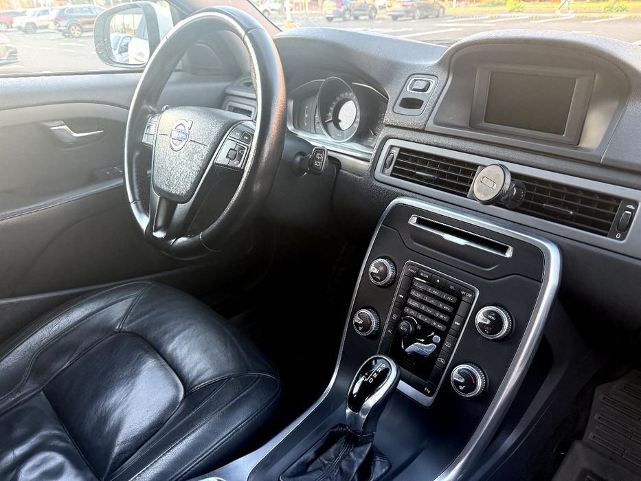 Продам автомобіль Volvo v70