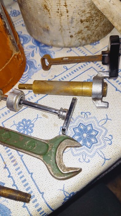 Два примуса шмель .СССР б.у