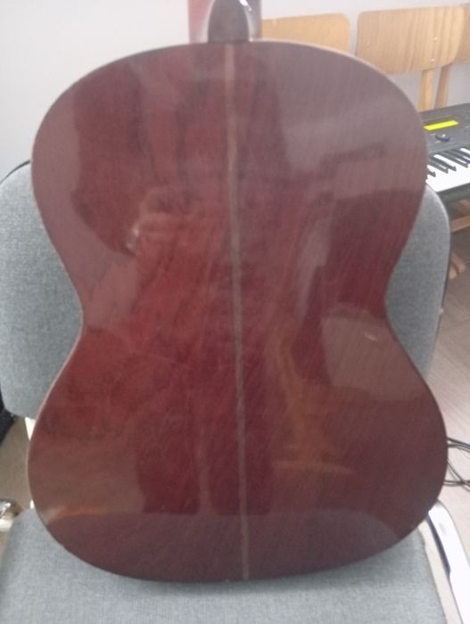 Пропоную класичну гітару Hohner в хорошому стані.