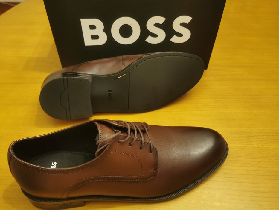 Sapatos Boss Derby Black Brown 44, novos sem qualquer utilização.