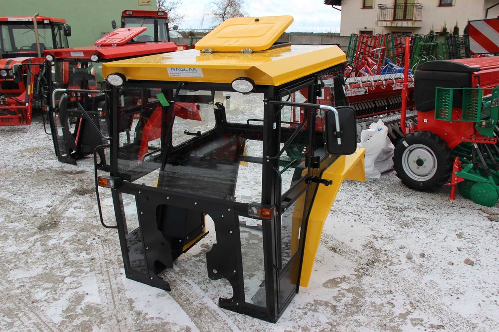 Kabina ursus C 330  C-330 z błotnikami Naglak wersja Elegant żółta