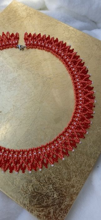 Novy naszyjnik czerwony z białym koraliki toho