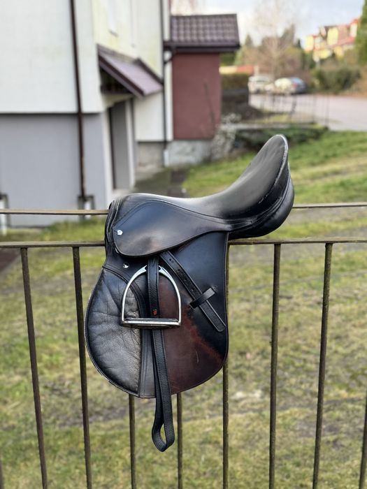 Siodło wszechstronne 17” z puśliskami i strzemionami