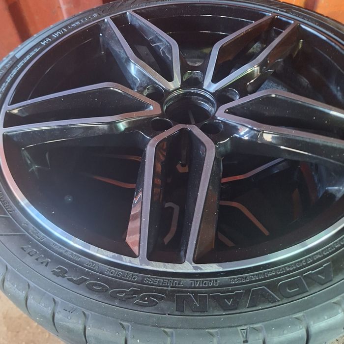 Jantes  com Pneus 18’ 5x112 furação Mini /Audi