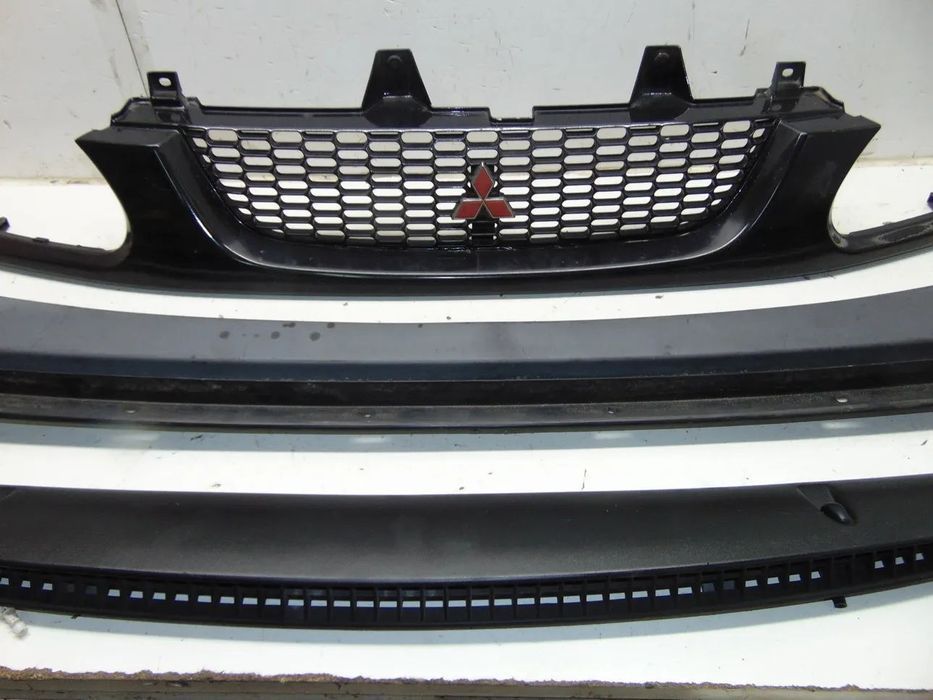 Mitsubishi L400 grelha " usado em bom estado