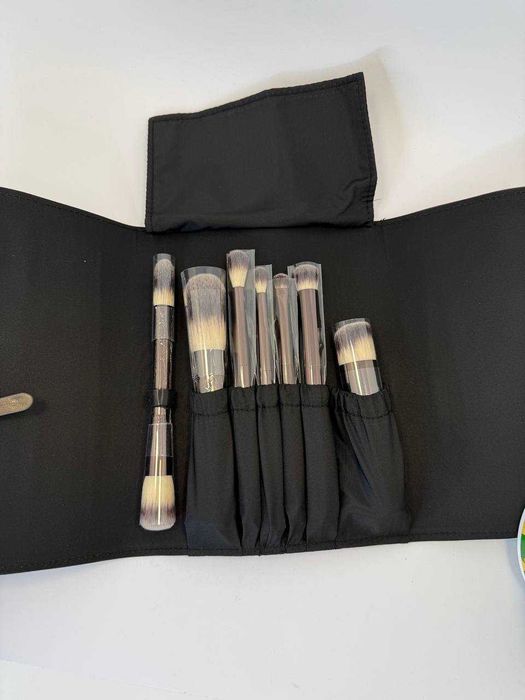 Набор кистей Hourglass vegan travel brush set