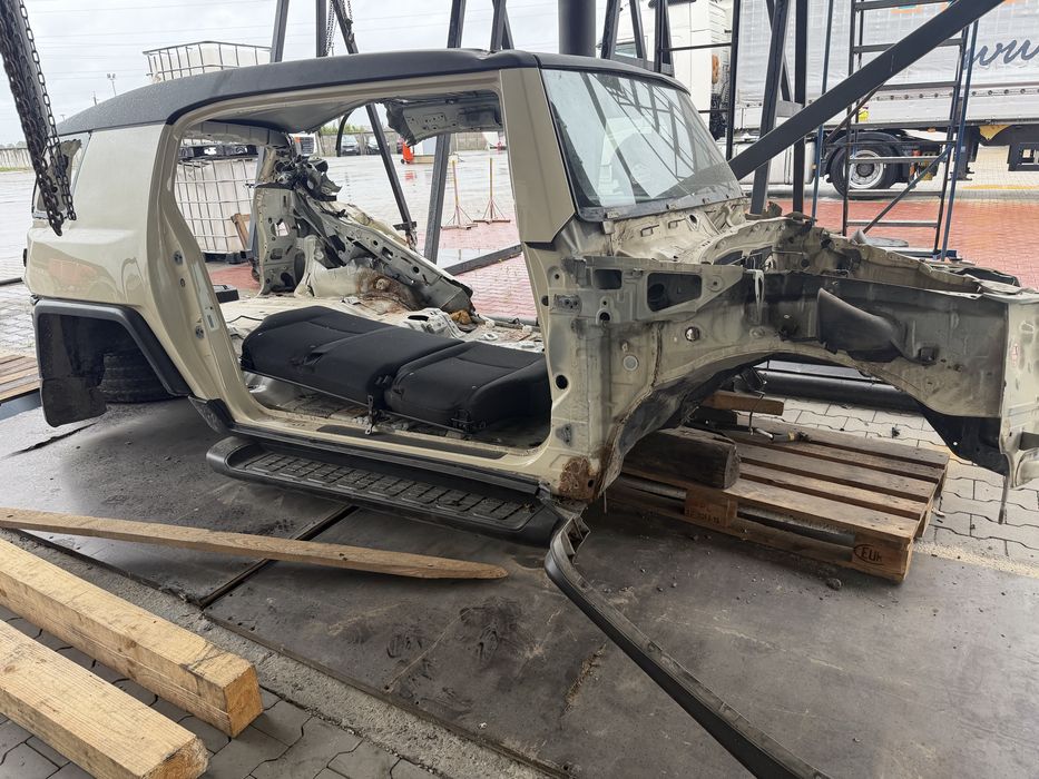 Четверть поріг Toyota FJ cruiser