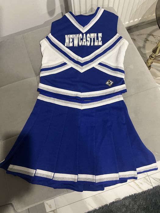 Танці для дівчат. Костюм для черлідінгу