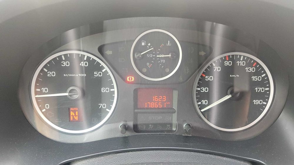 Peugeot Partner 1.6 BlueHDi 90 CV Automática Robotizada | 2016 | 179.000 km | 3 Lugares