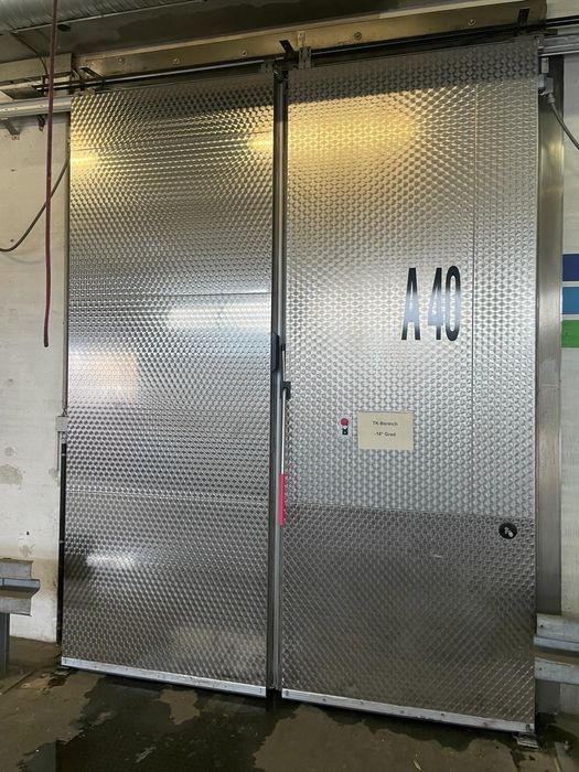 Chłodnia mroźnia drzwi przesuwne elektryczne