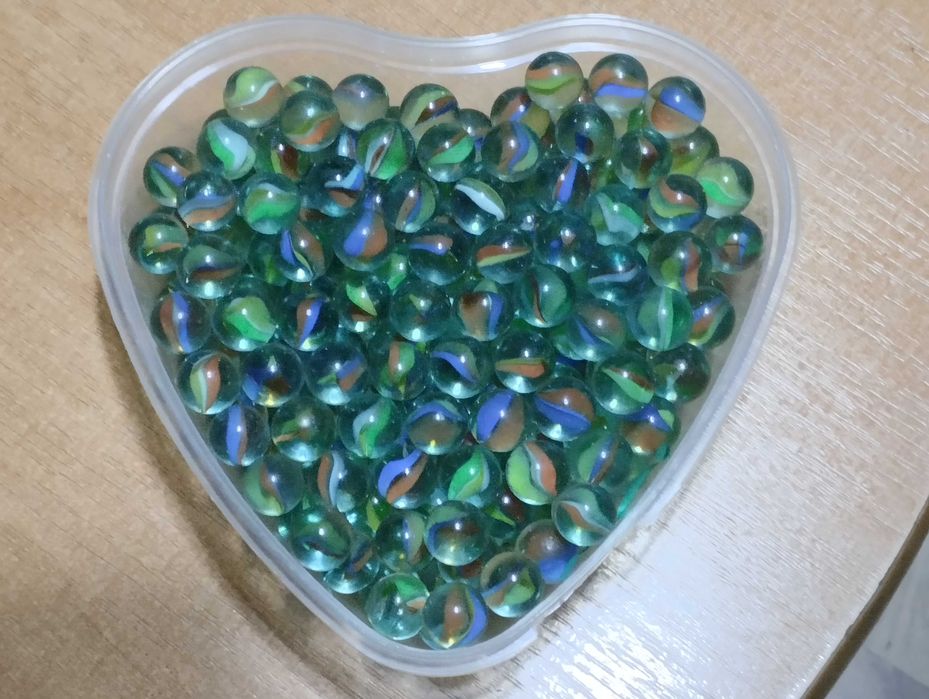 kulki szklane kolorowe