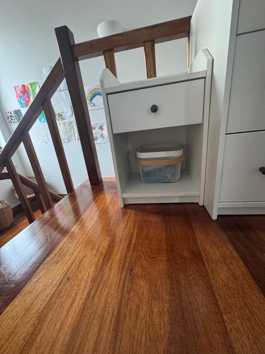 Vendo 2 mesas de cabeceira Hauga