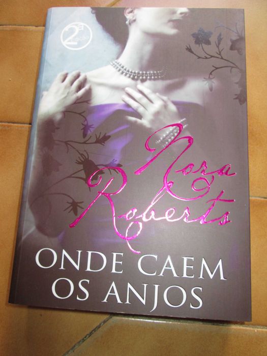 3 livros da escritora  Nora Roberts