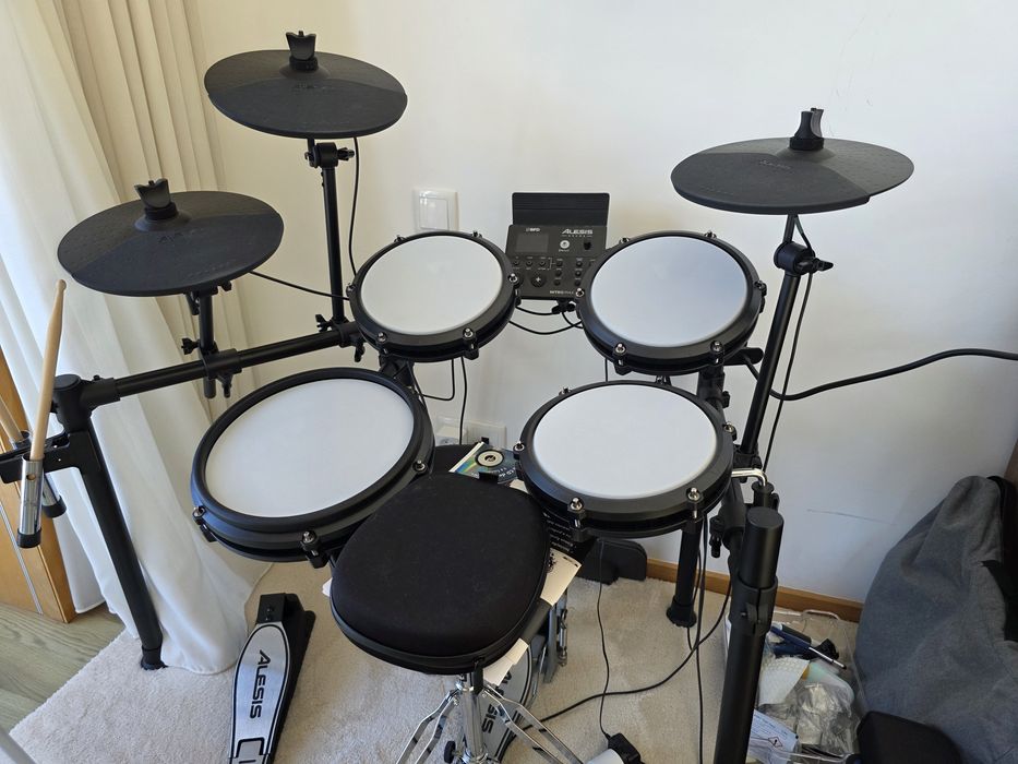 Bateria Alesis Nitro Max