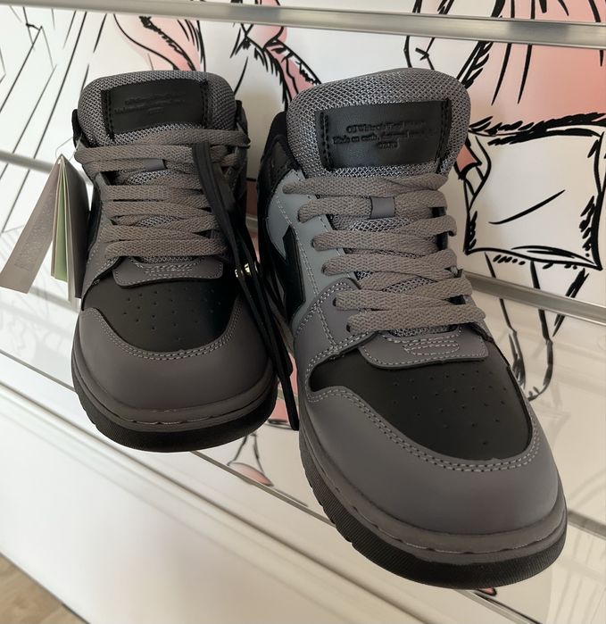 Off-White Out of Office Black Gradient r42
