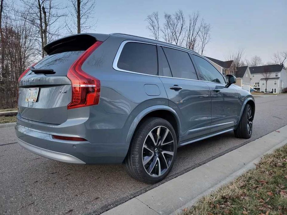2022 Volvo XC90 T6 AWD Momentum