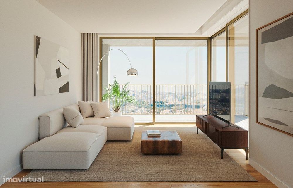 Fernão Magalhães 127: Apartamento T0, à venda, no centro do Porto